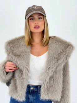 Abrigo corto efecto pelo