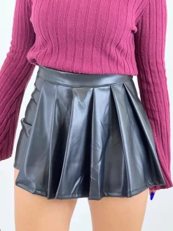 Falda short polipiel tablas